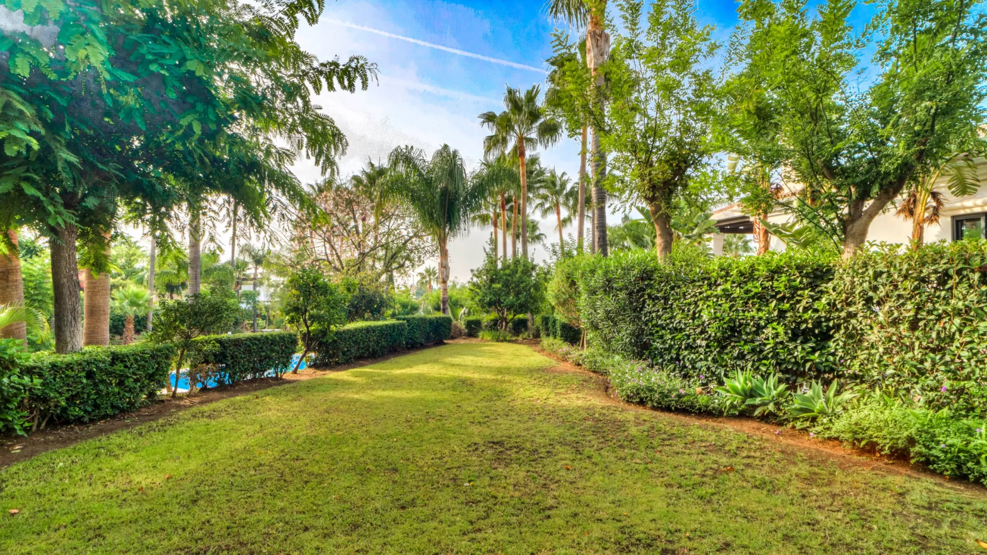 6 bedrooms villa in Lomas de Magna Marbella for sale