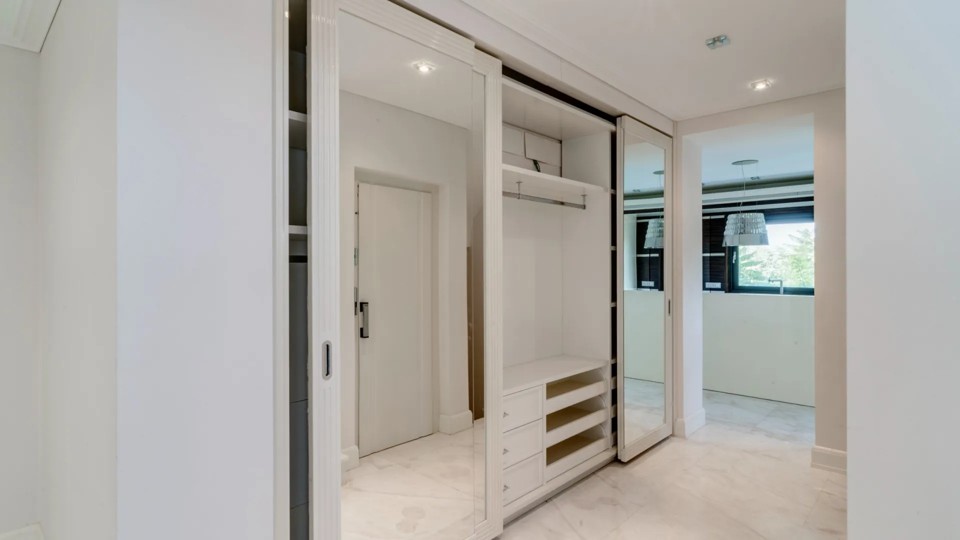 6 bedrooms villa in Lomas de Magna Marbella for sale