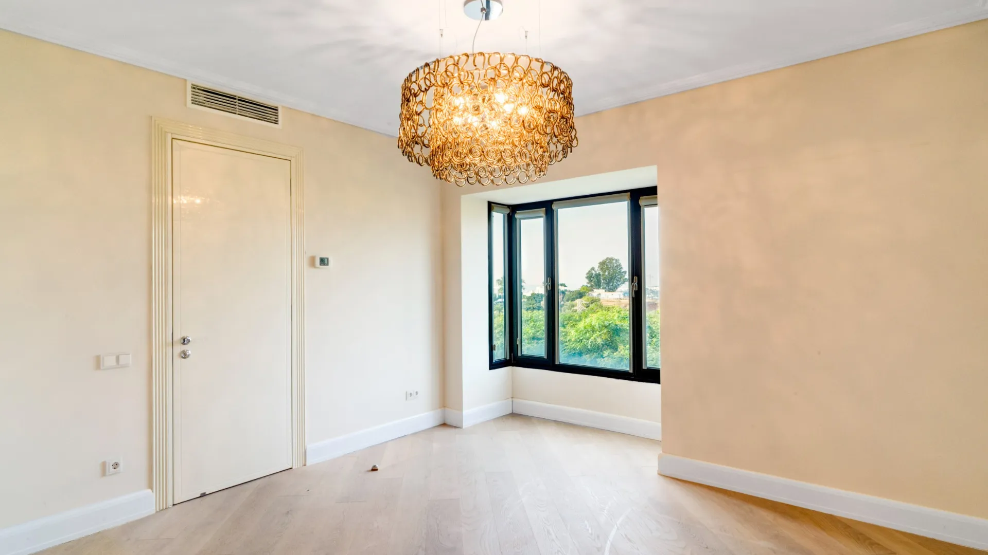 6 bedrooms villa in Lomas de Magna Marbella for sale