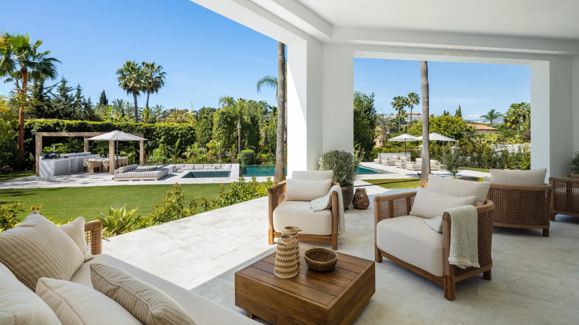 Villa en venta en Las Brisas con 5 dormitorios