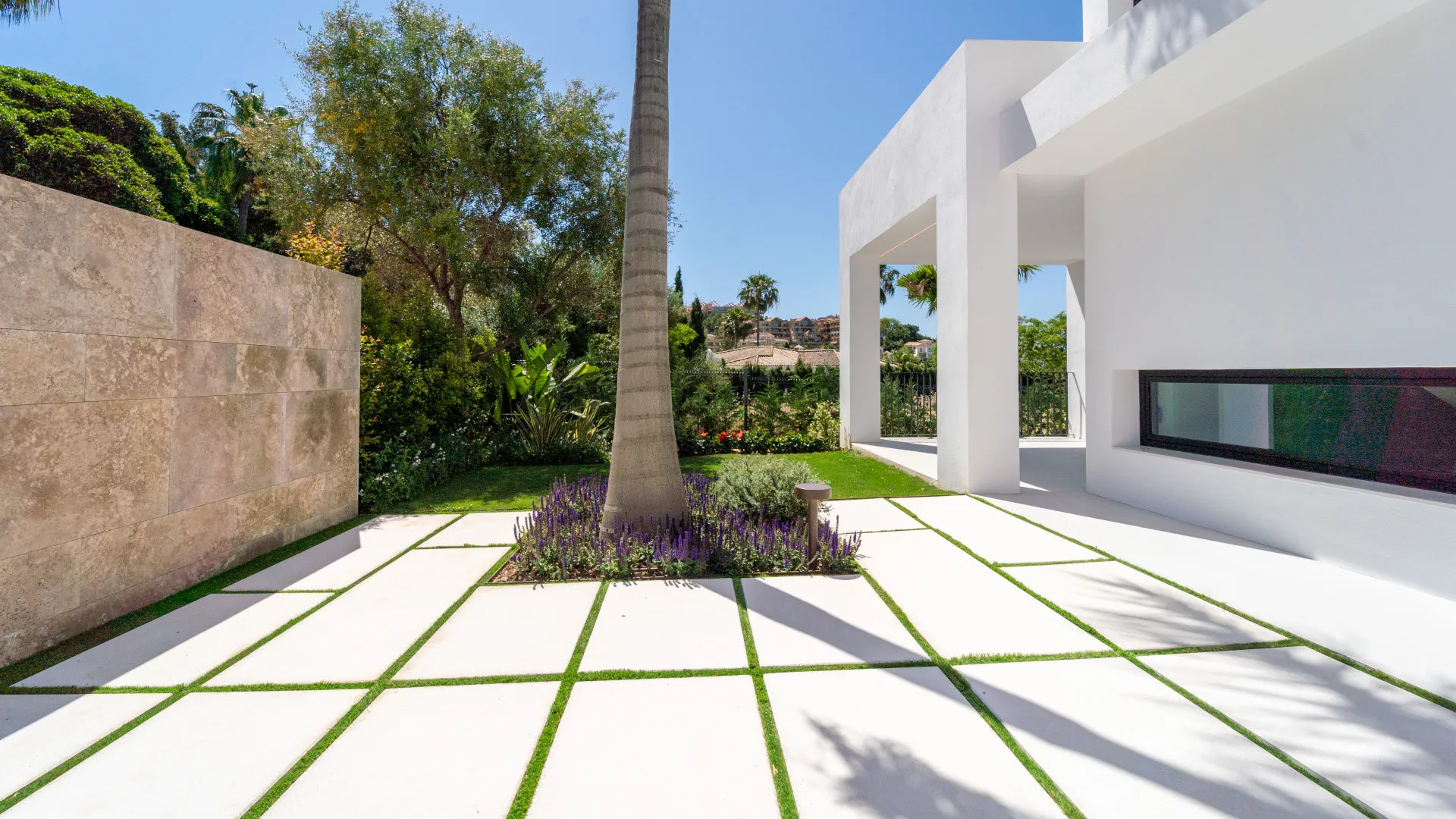 Comprar villa con 6 dormitorios en Los Naranjos