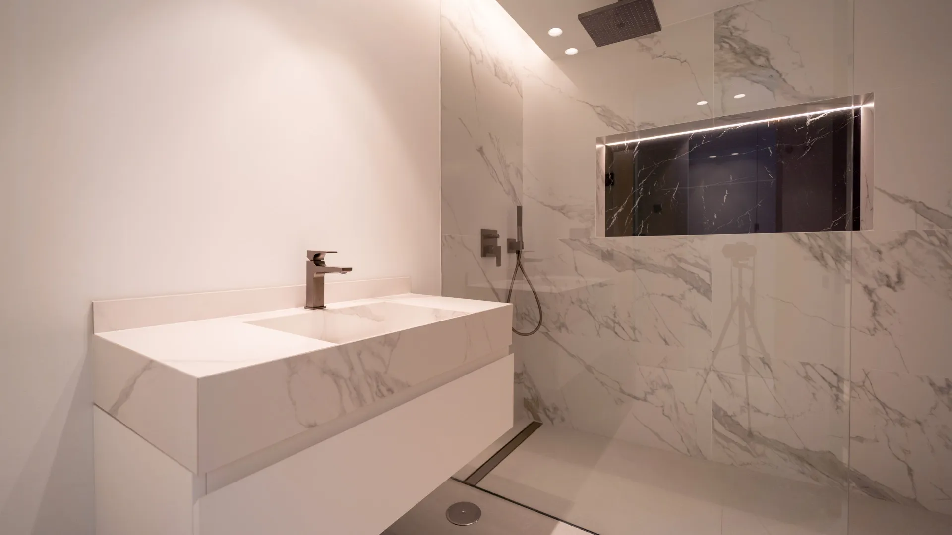 Comprar villa con 6 dormitorios en Los Naranjos