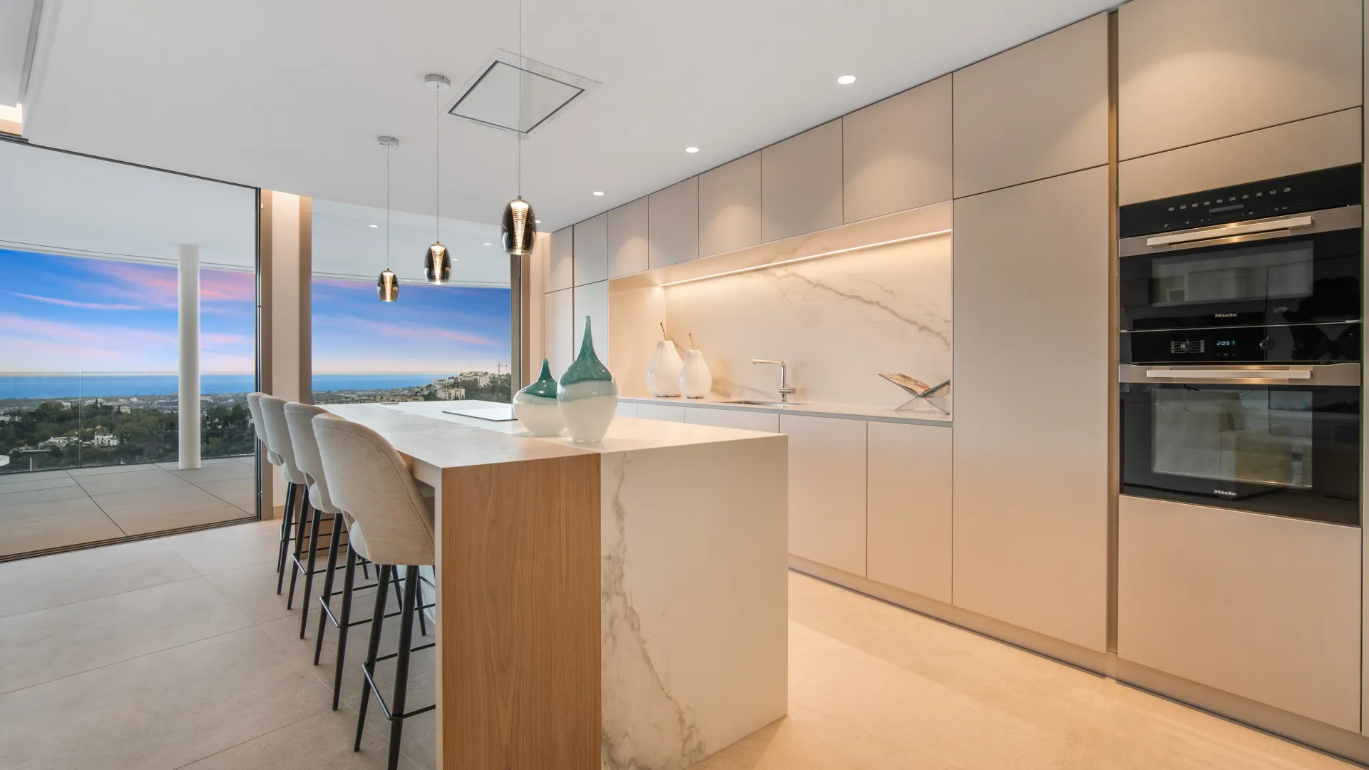 Apartamento a la venta en The View Marbella con 3 dormitorios