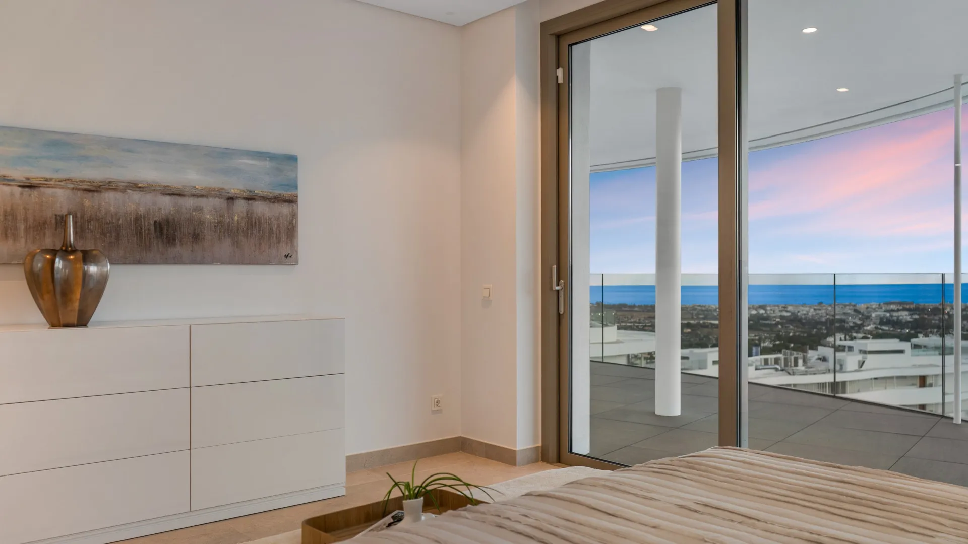 Apartamento a la venta en The View Marbella con 3 dormitorios