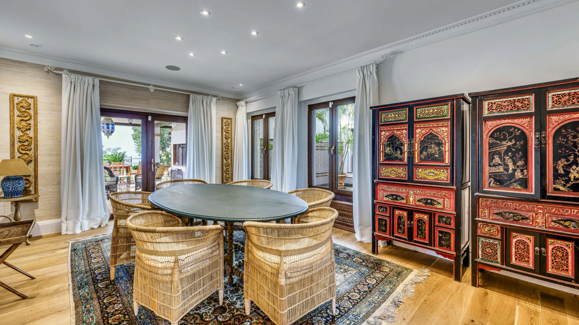Villa a la venta de 7 dormitorios en Elviria