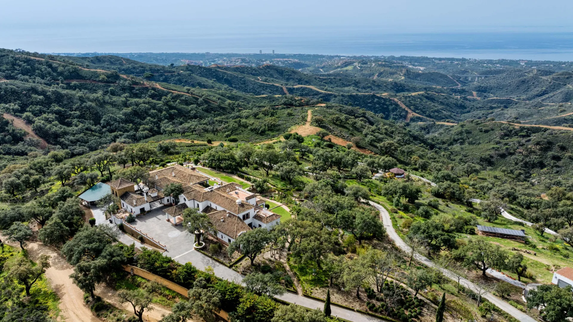 Villa a la venta de 7 dormitorios en Elviria