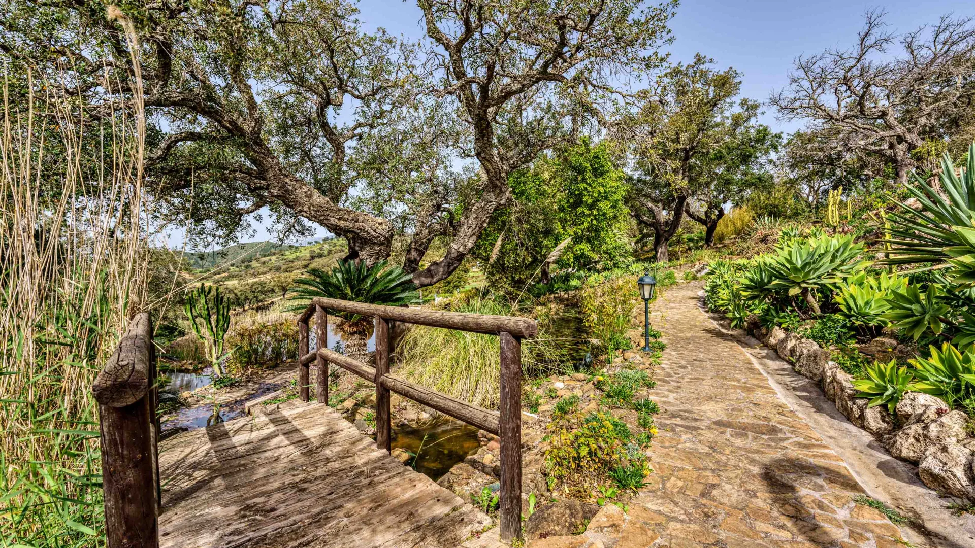 Villa a la venta de 7 dormitorios en Elviria