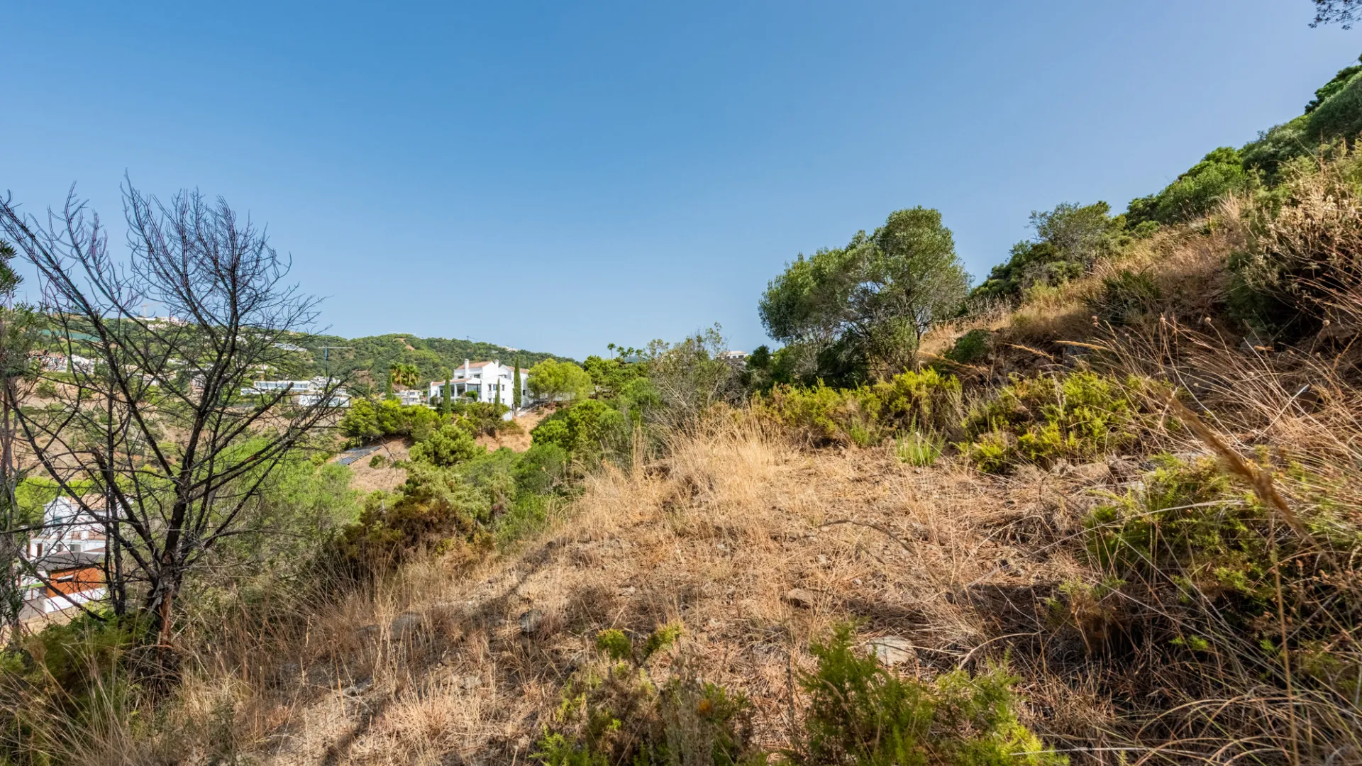 El Madroñal plot for sale