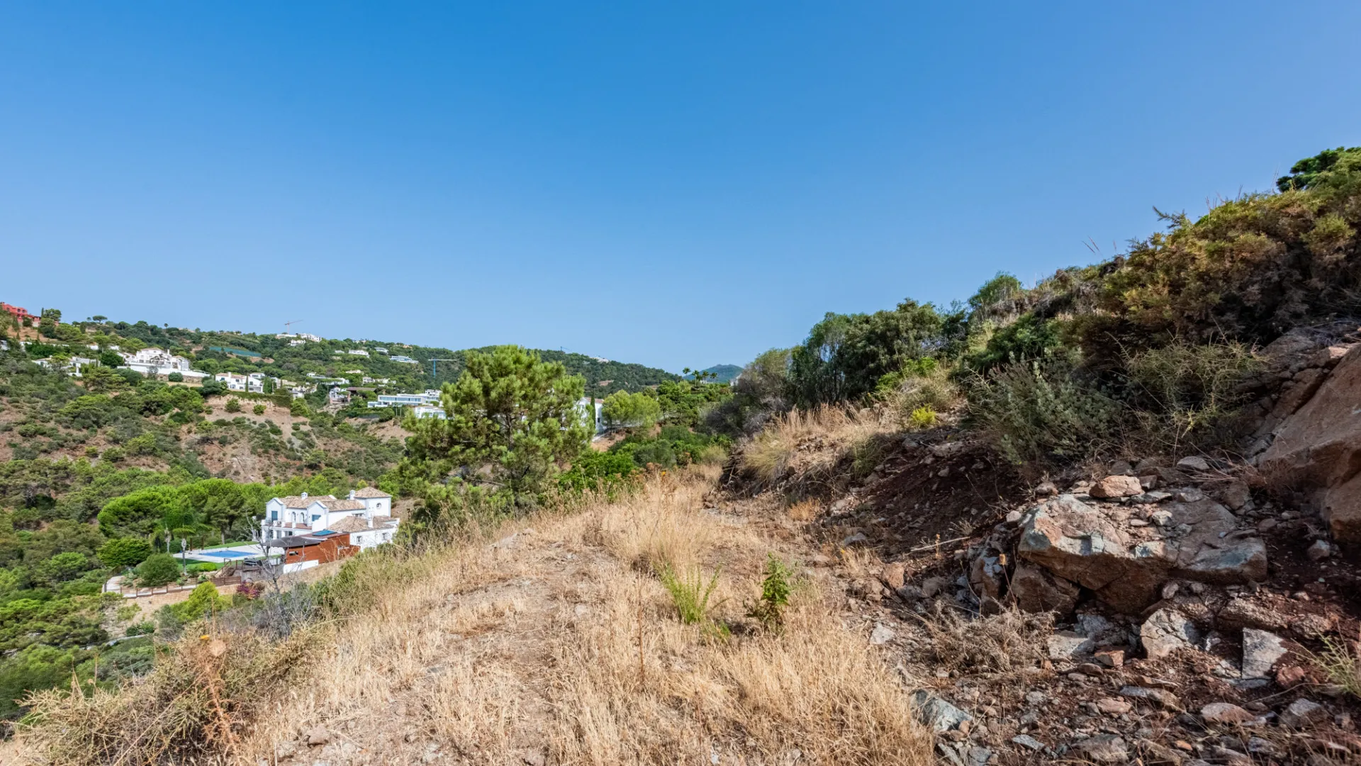 El Madroñal plot for sale