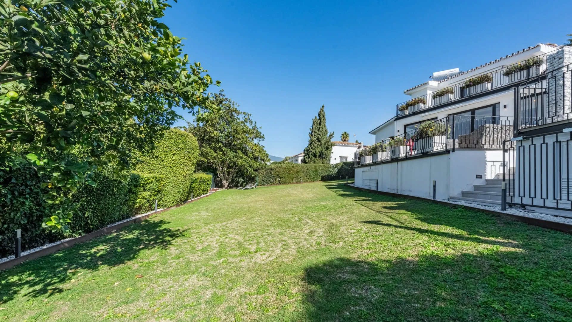 Villa for sale in Guadalmina Alta