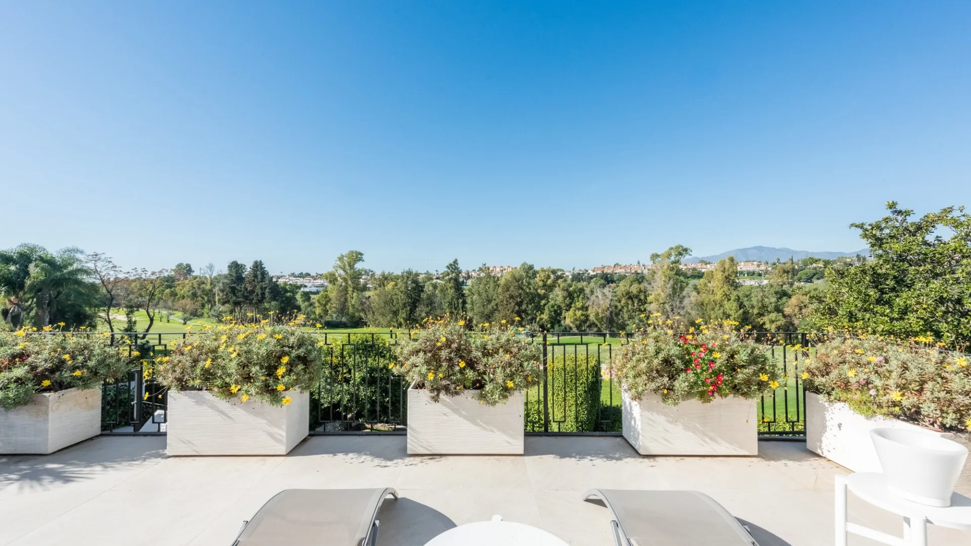 Villa for sale in Guadalmina Alta