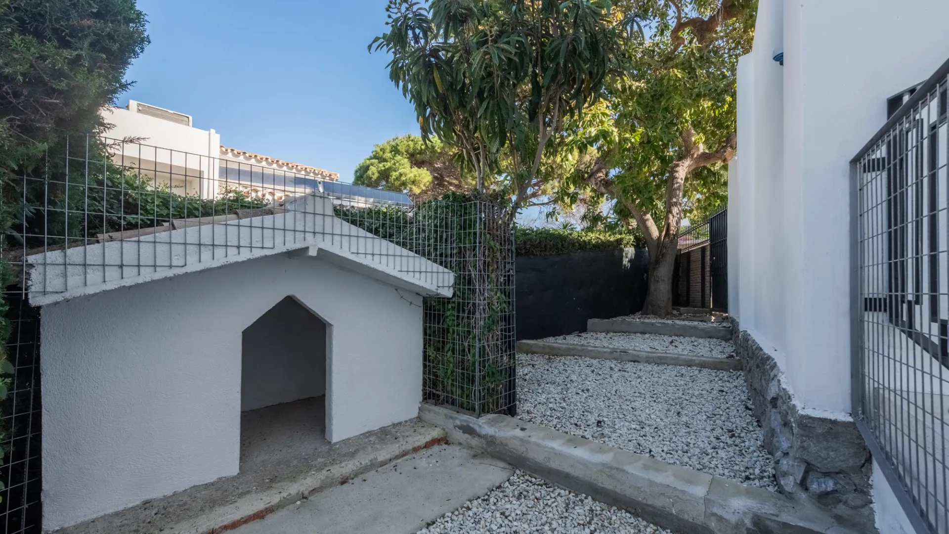 Villa for sale in Guadalmina Alta