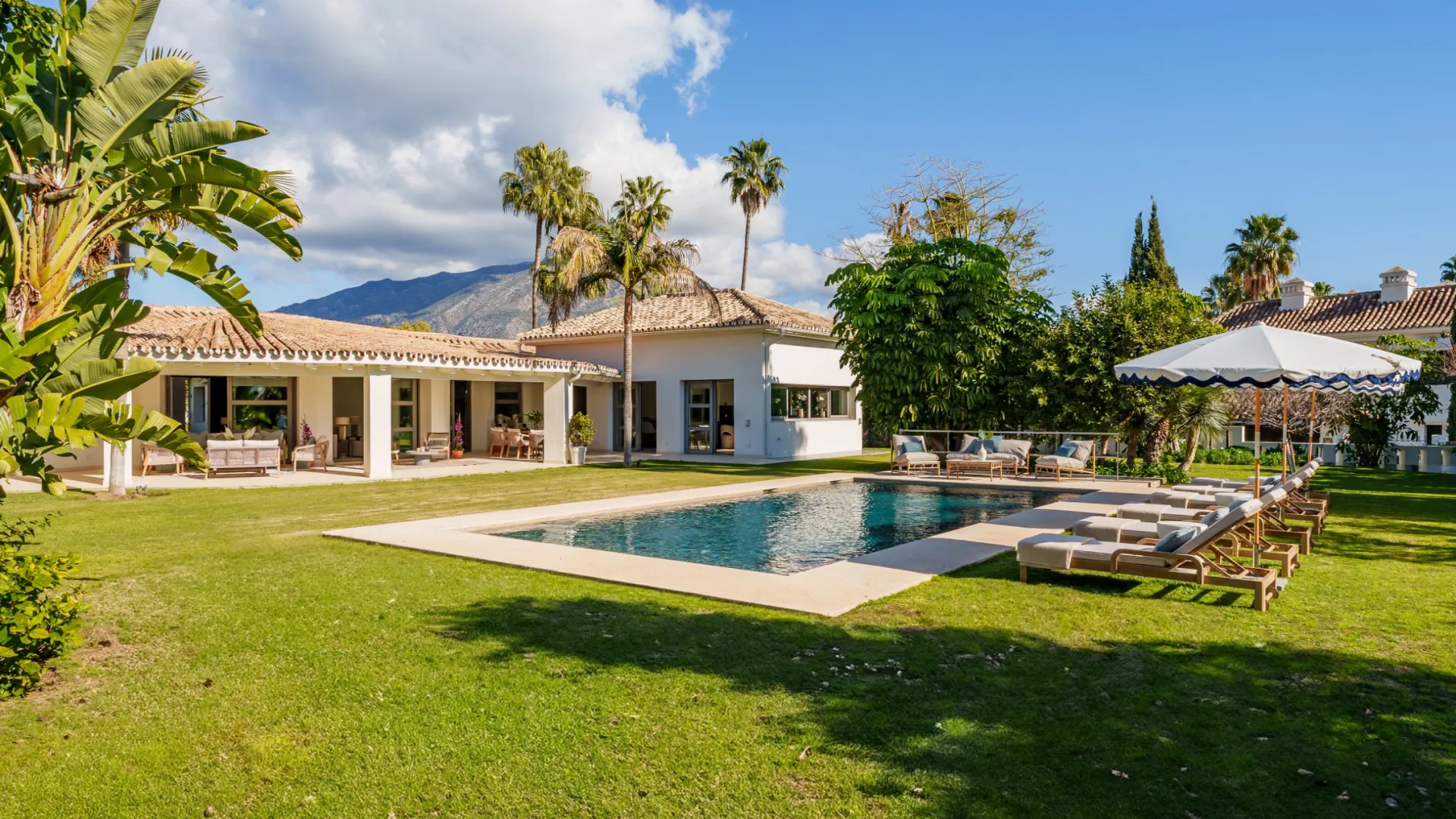 Comprar villa en La Cerquilla de 5 dormitorios
