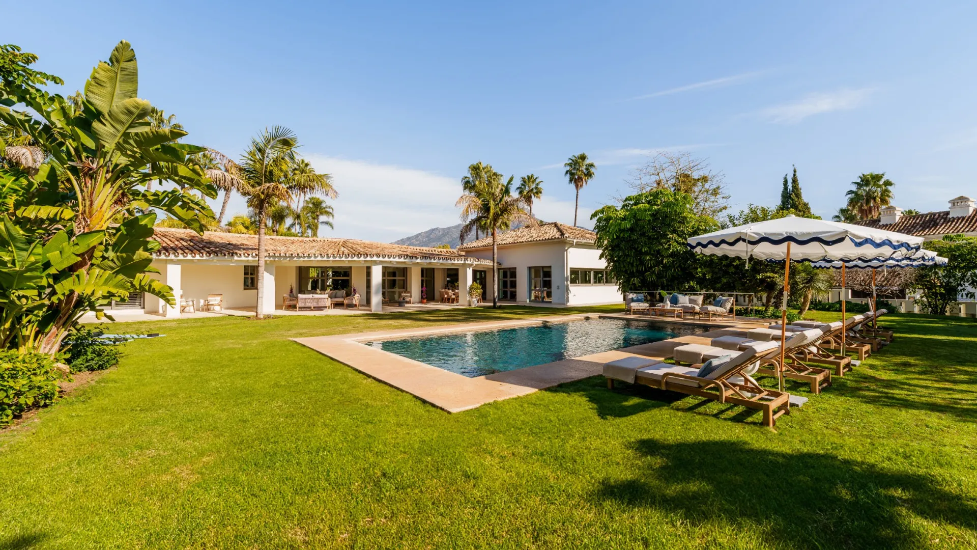 Comprar villa en La Cerquilla de 5 dormitorios