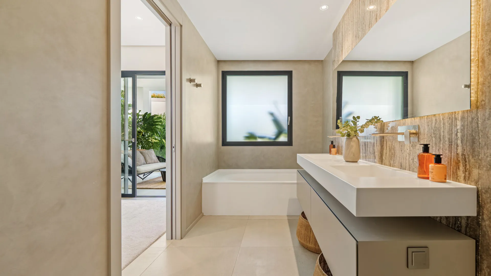 For sale villa with 5 bedrooms in Marbella - Puerto Banus