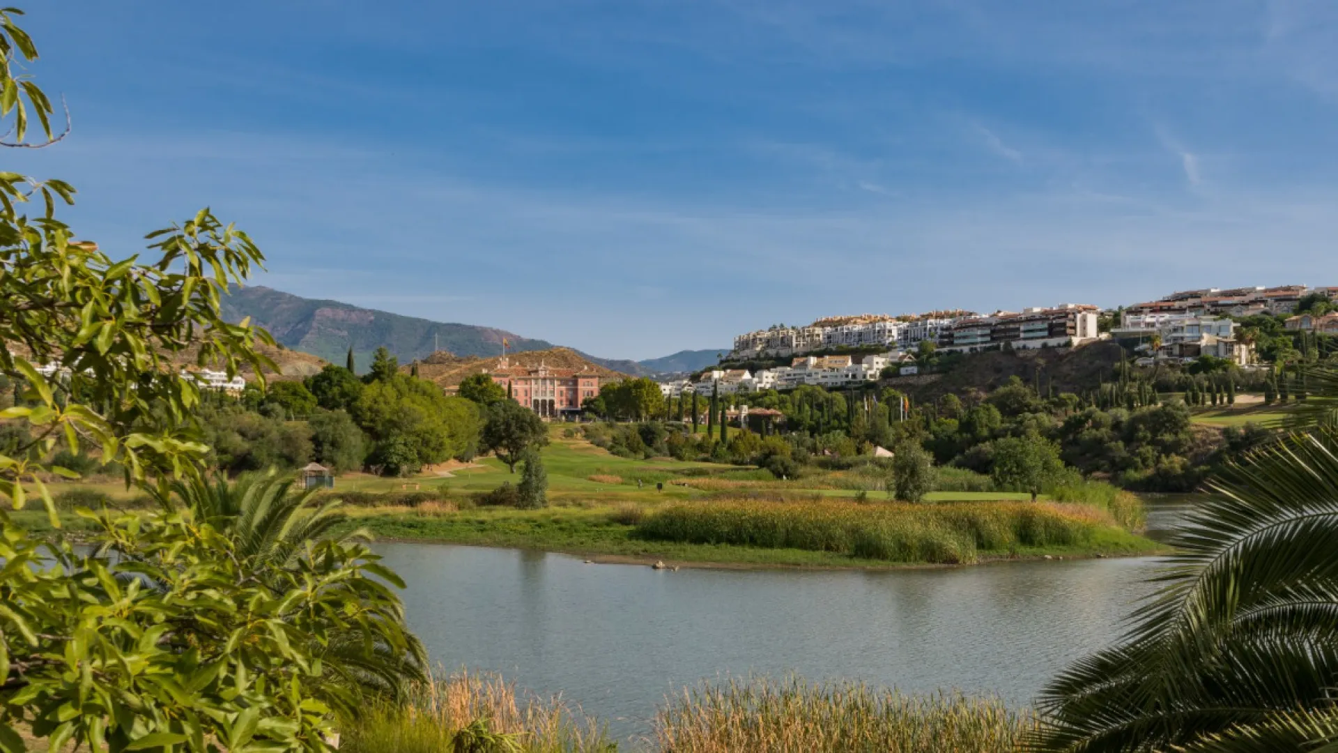 For sale 6 bedrooms cortijo in Benahavis