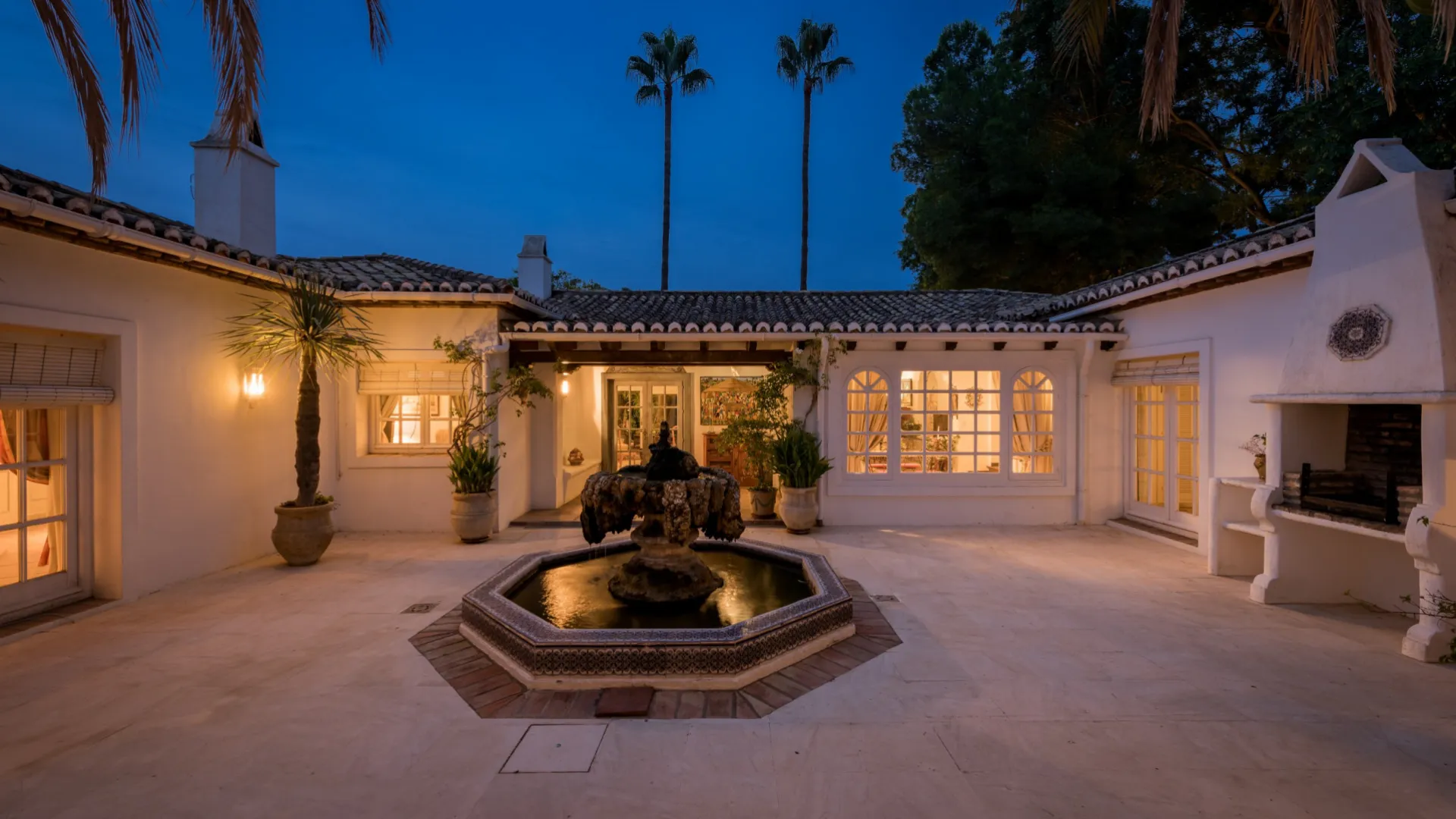 For sale 6 bedrooms cortijo in Benahavis