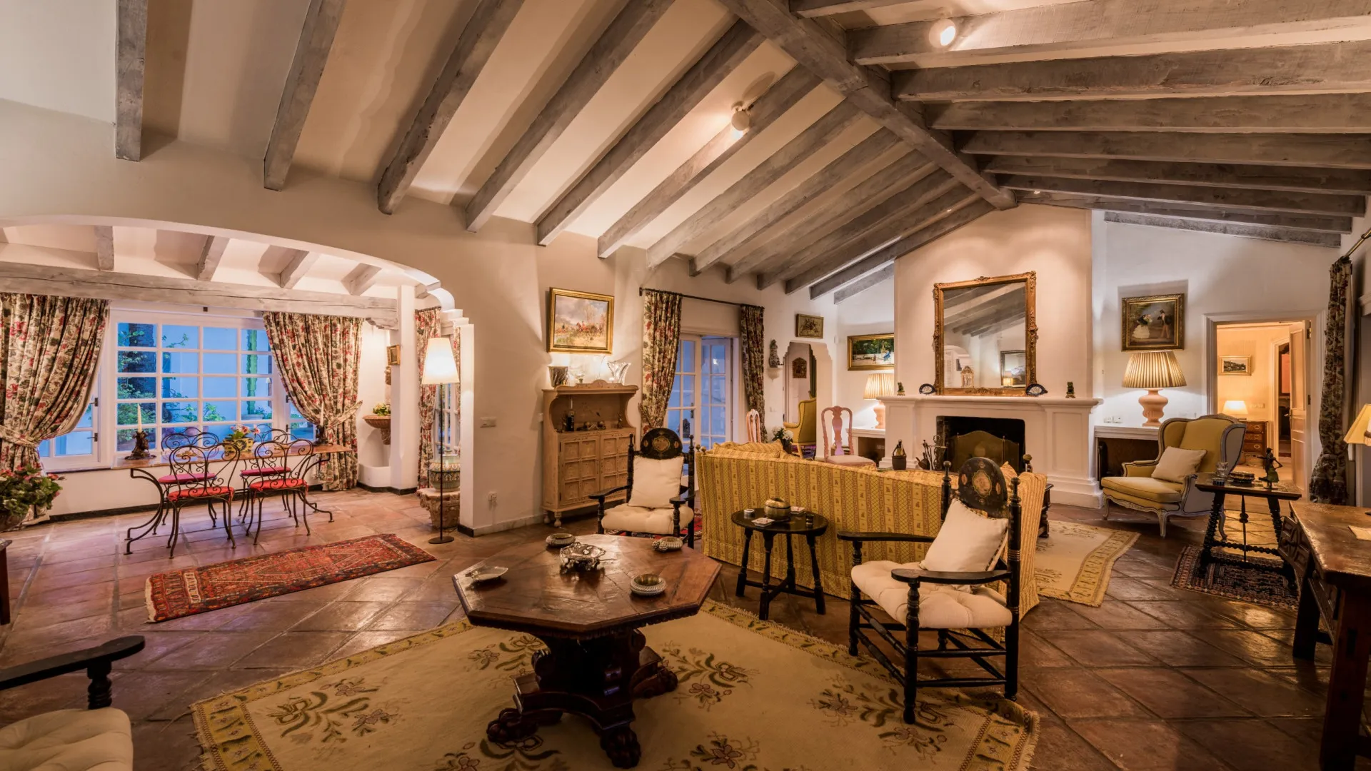 For sale 6 bedrooms cortijo in Benahavis