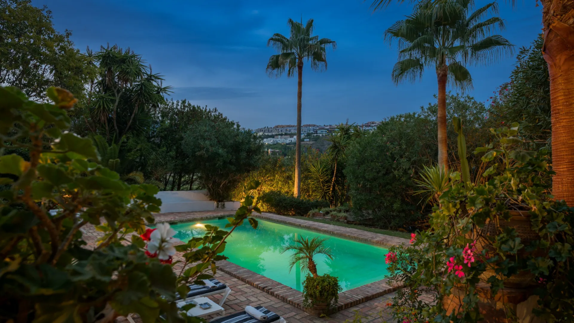 For sale 6 bedrooms cortijo in Benahavis