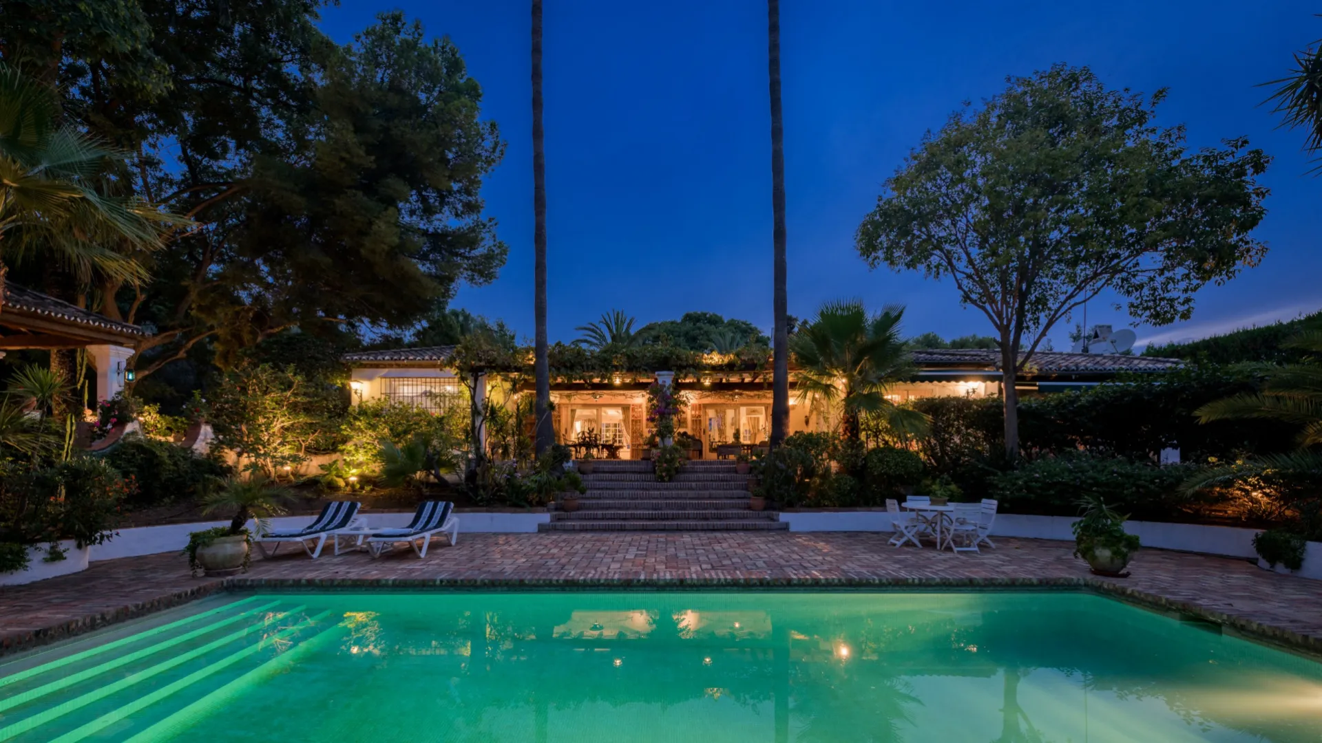 For sale 6 bedrooms cortijo in Benahavis