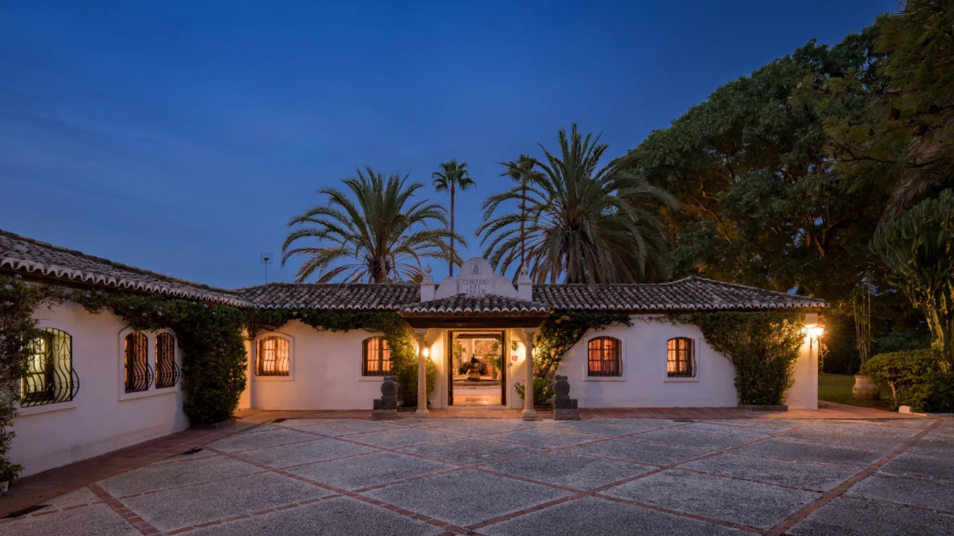 For sale 6 bedrooms cortijo in Benahavis