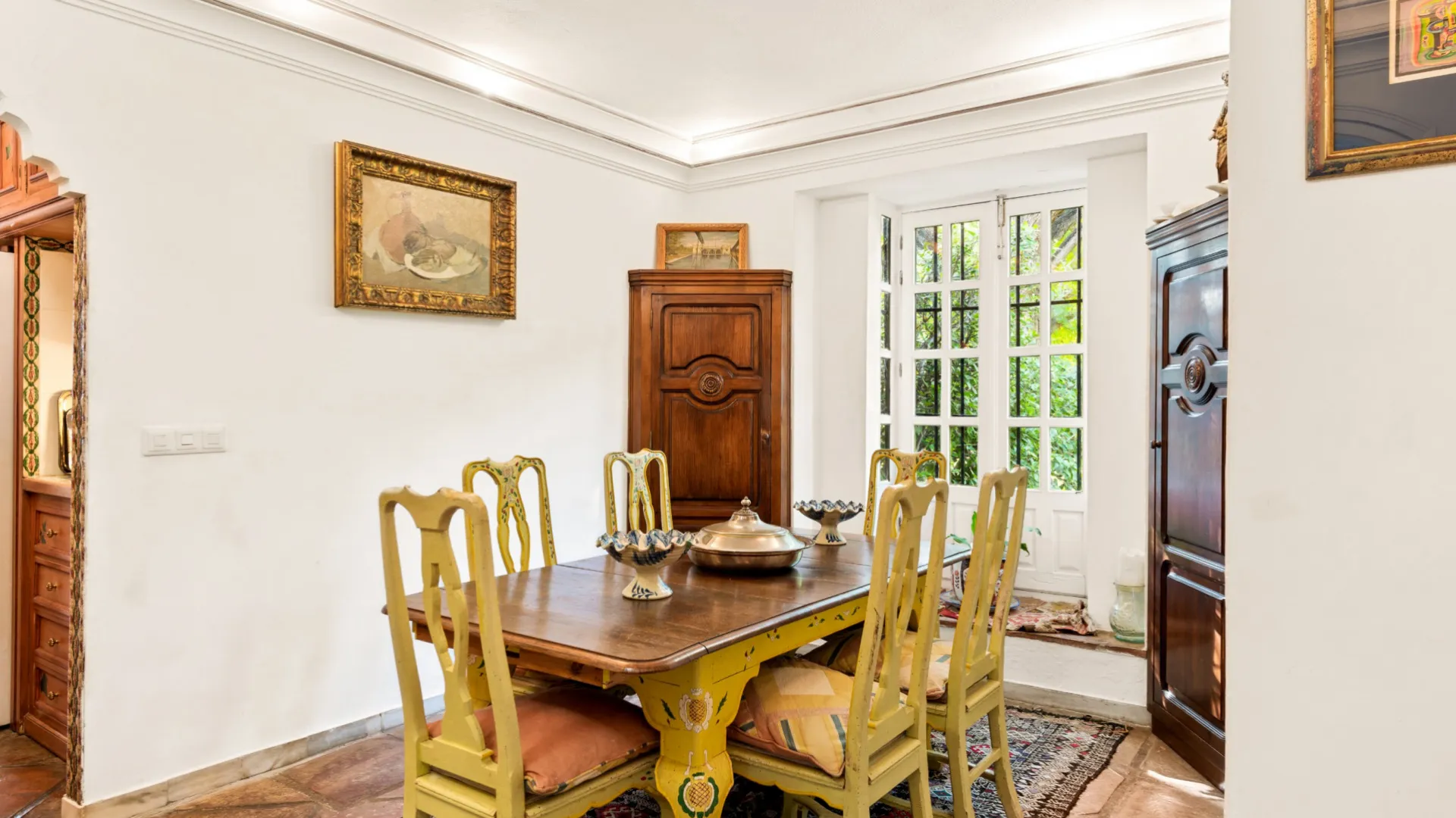 For sale 6 bedrooms cortijo in Benahavis