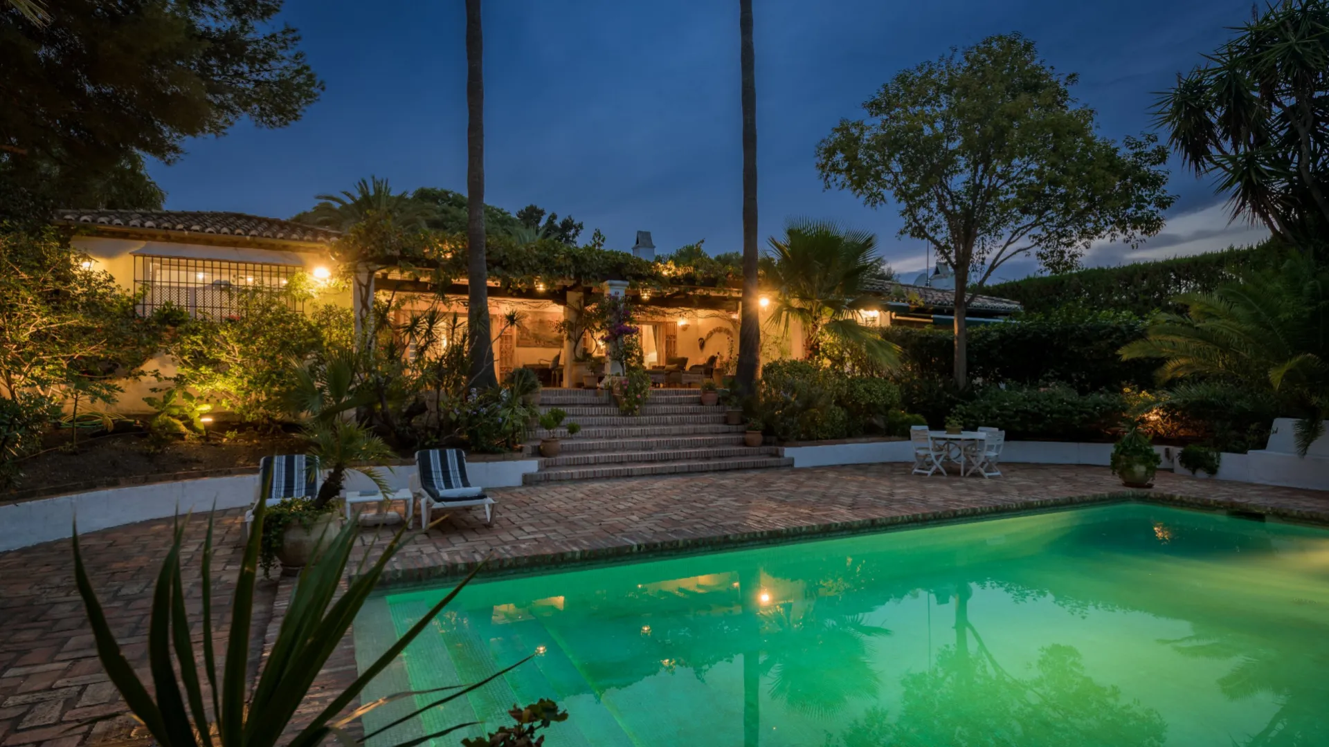 For sale 6 bedrooms cortijo in Benahavis