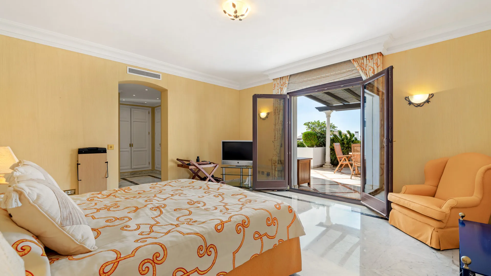 4 bedrooms duplex penthouse in Monte Paraiso Country Club for sale