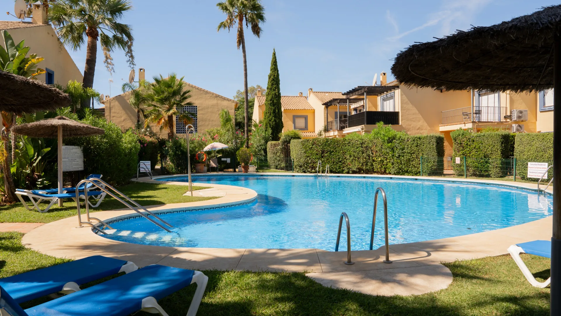 4 bedrooms town house in Azalea Beach for sale