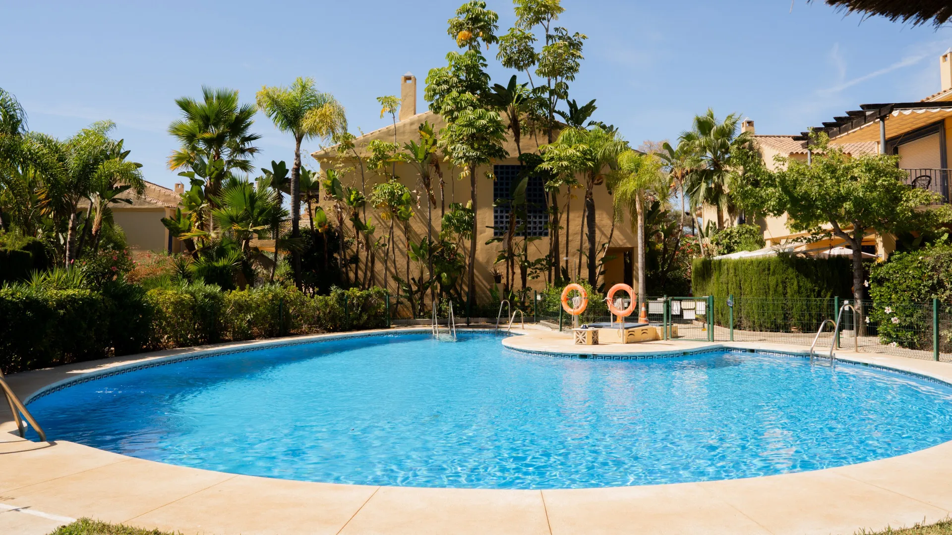 4 bedrooms town house in Azalea Beach for sale