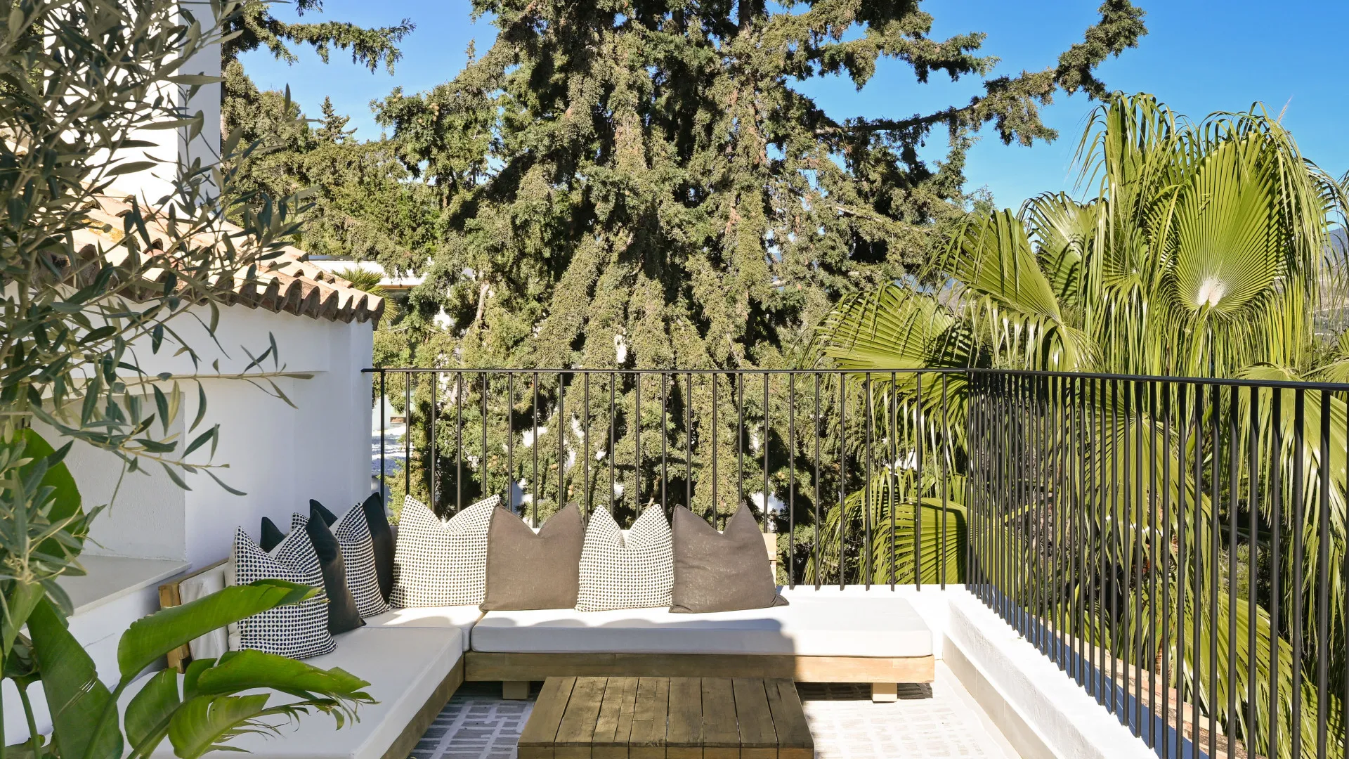 Las Brisas villa for sale