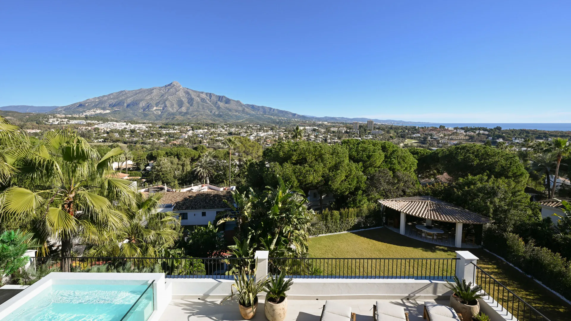 Las Brisas villa for sale
