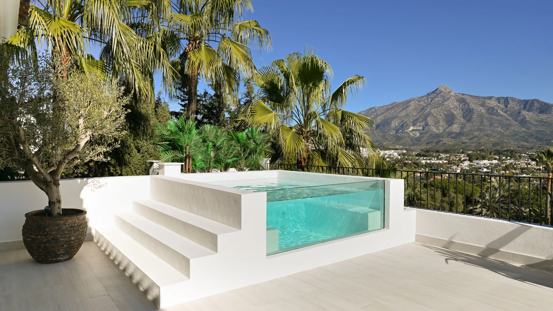 Las Brisas villa for sale