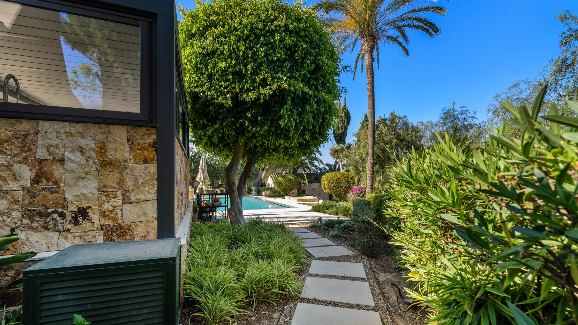 For sale villa with 8 bedrooms in Rio Real