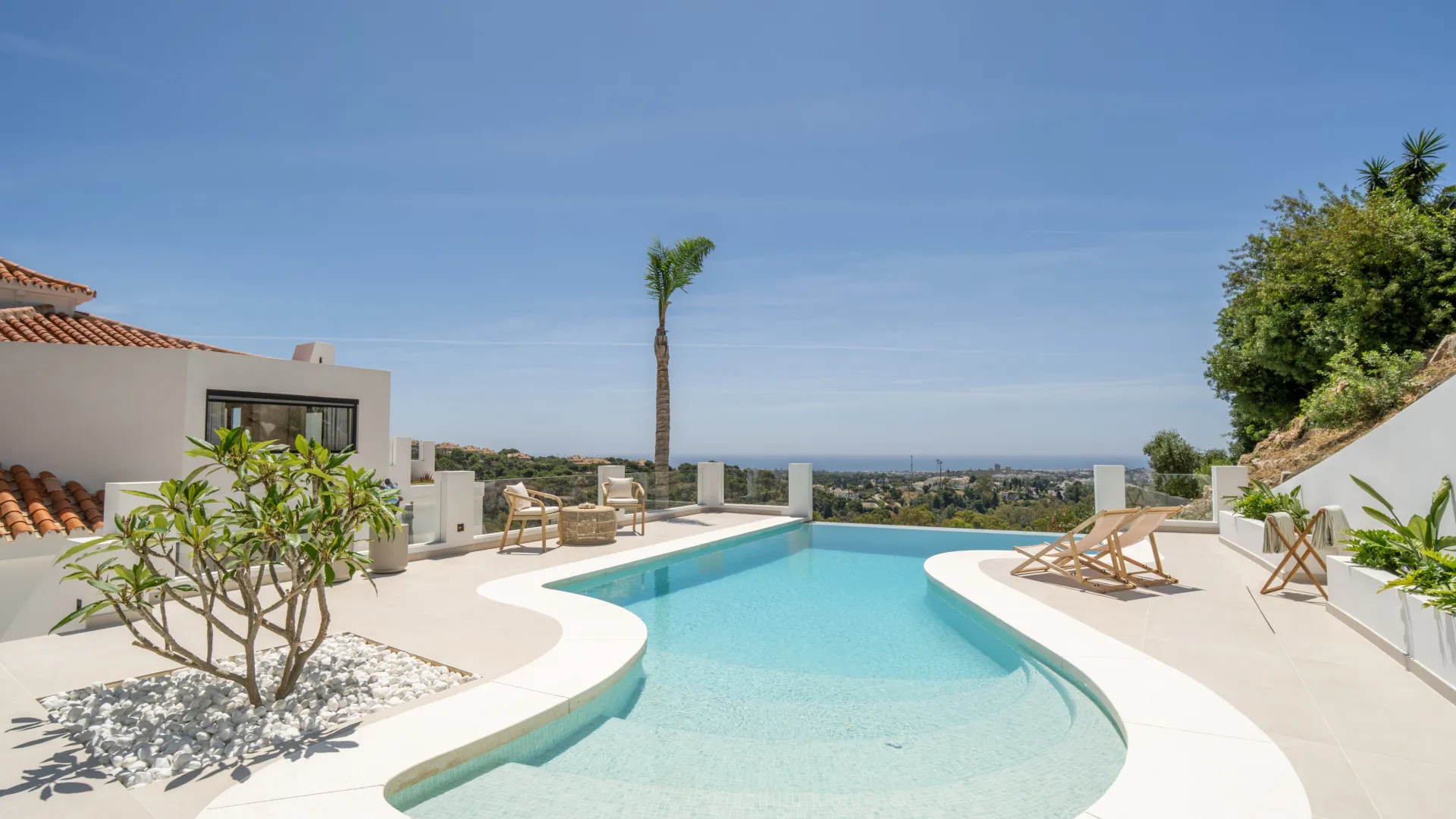 Las Lomas de Nueva Andalucia villa for sale