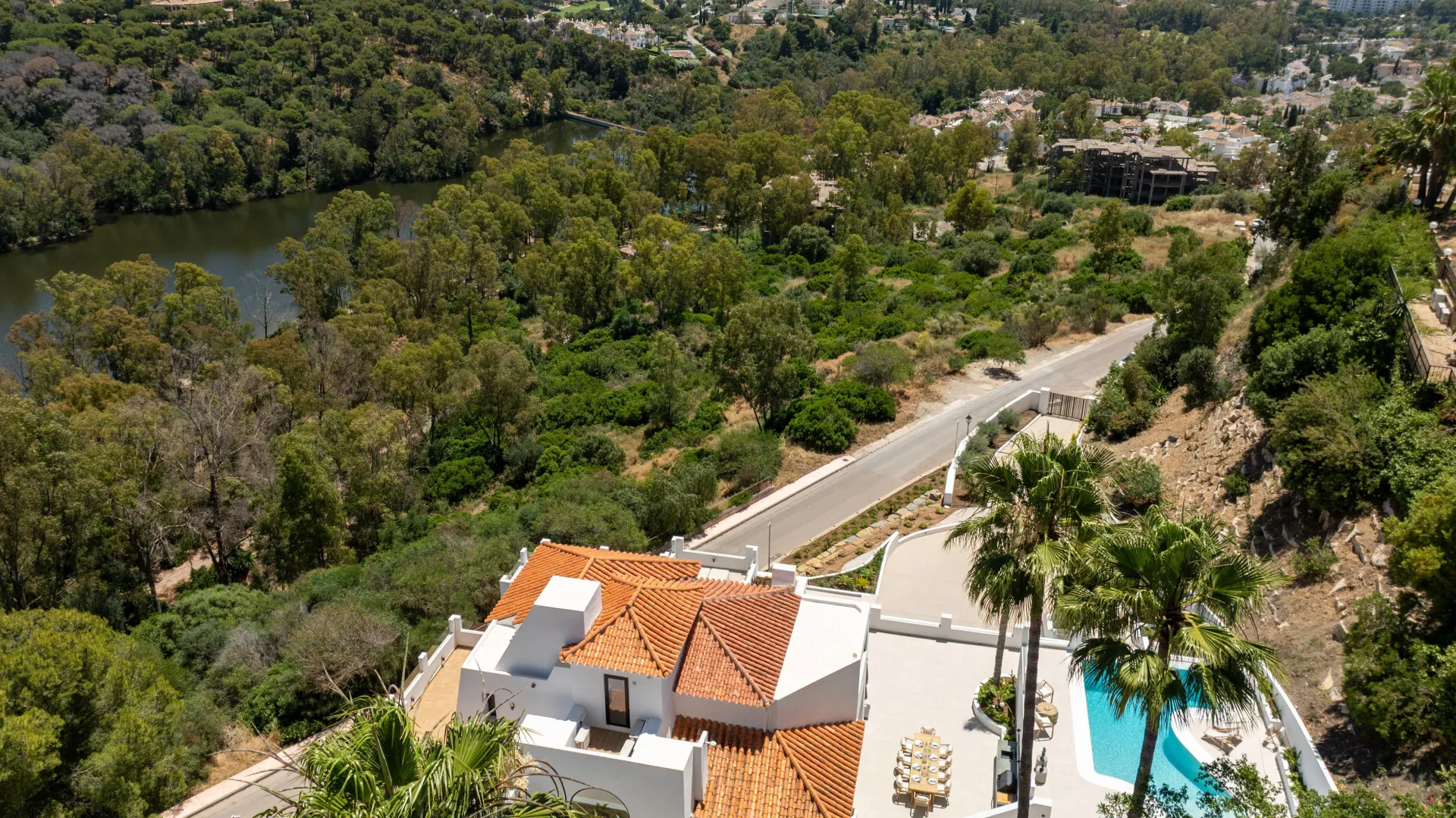 Las Lomas de Nueva Andalucia villa for sale