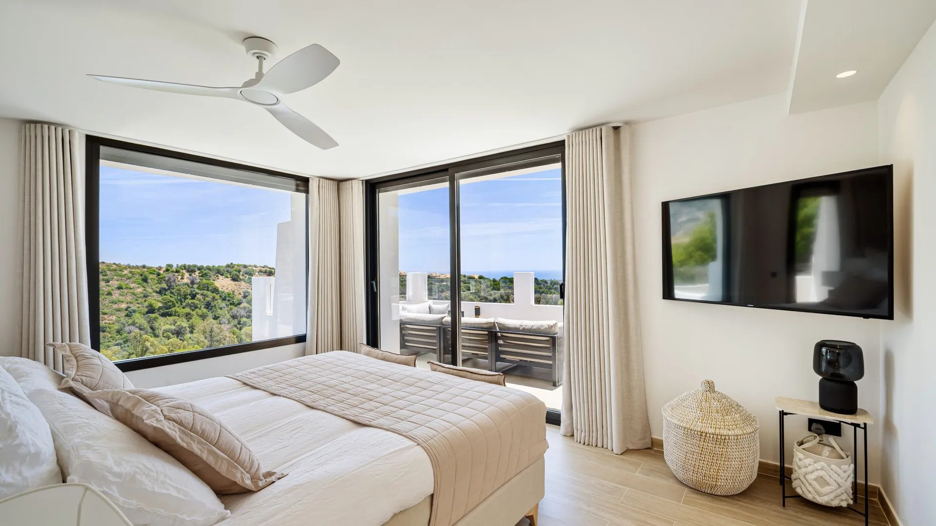 Las Lomas de Nueva Andalucia villa for sale