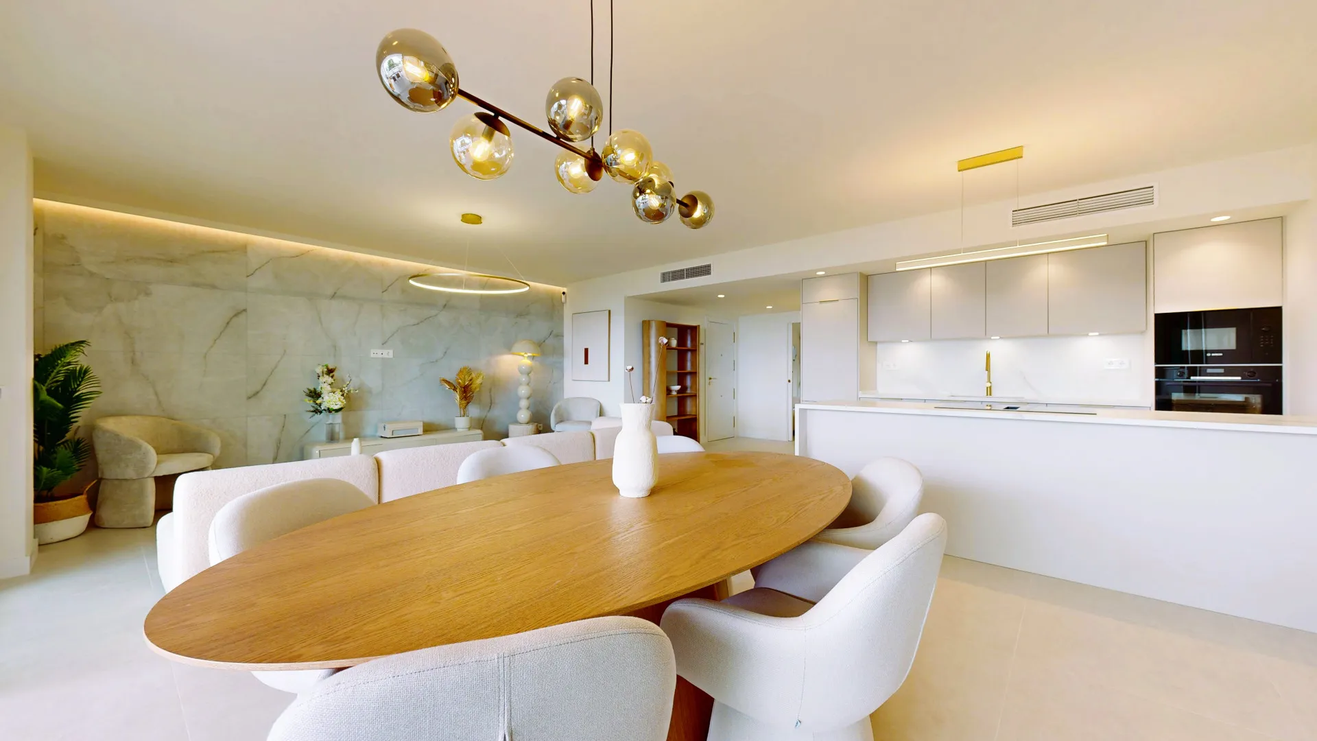 For sale Rio Real apartment with 4 bedrooms