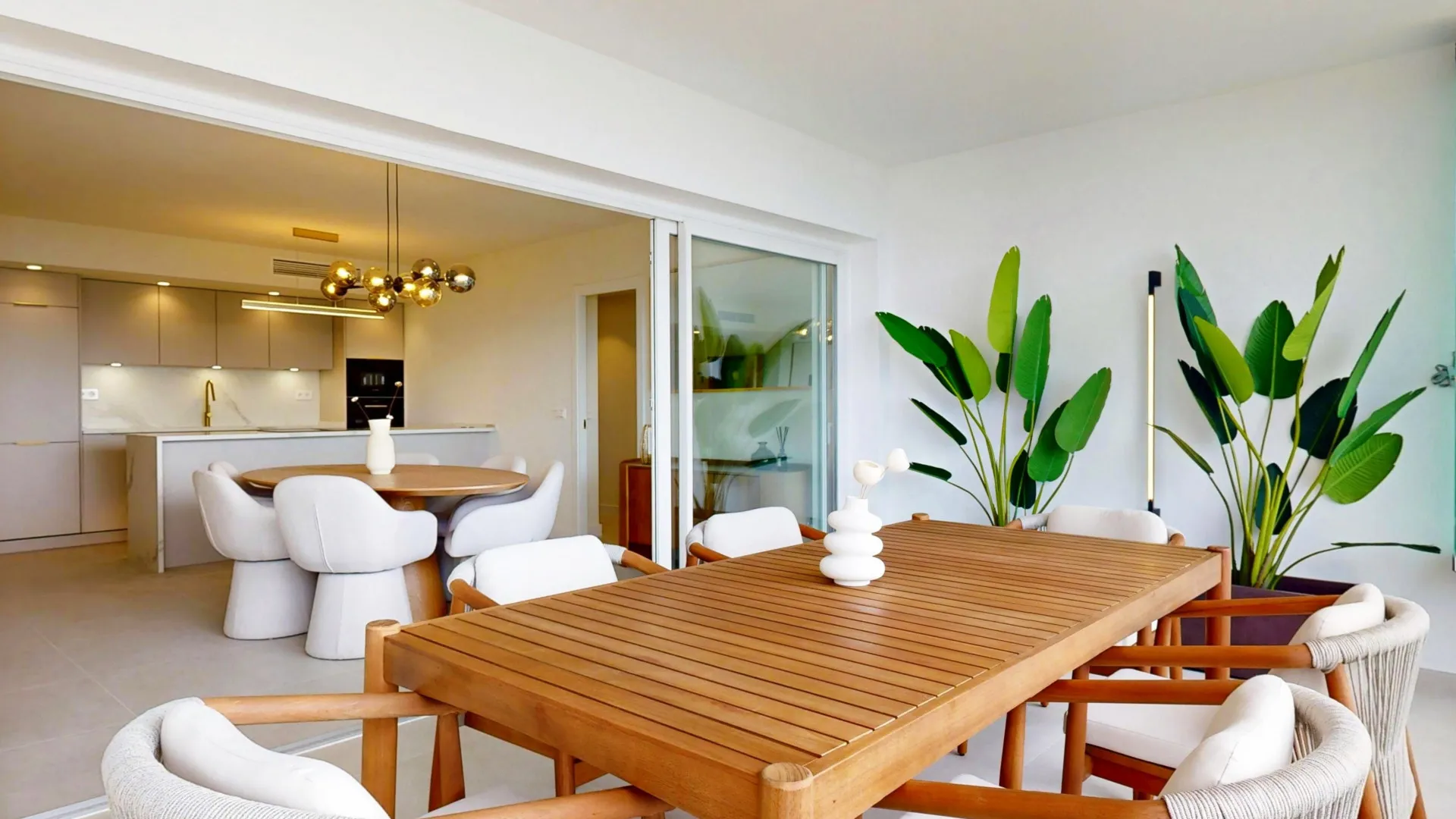 For sale Rio Real apartment with 4 bedrooms