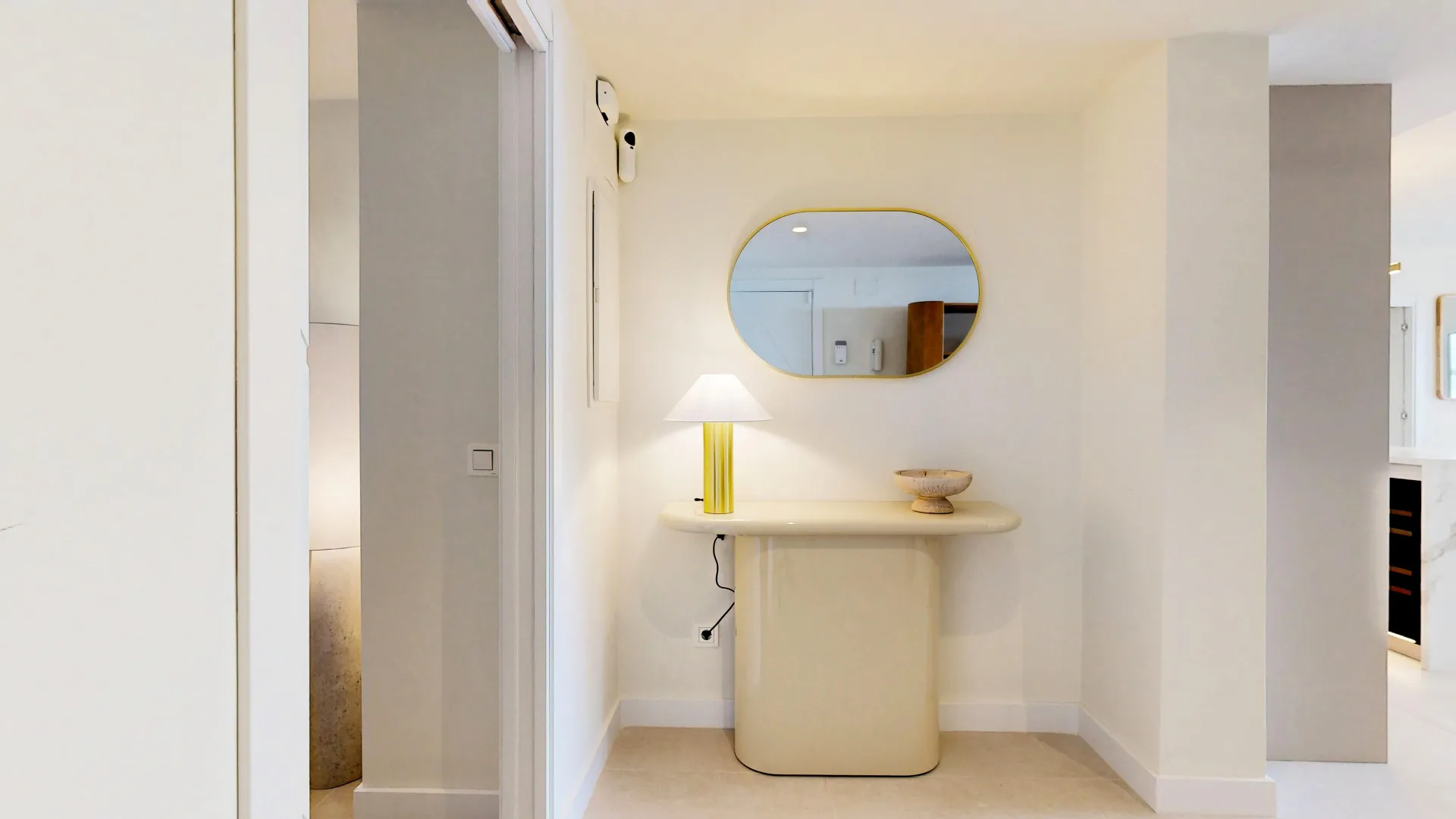 For sale Rio Real apartment with 4 bedrooms