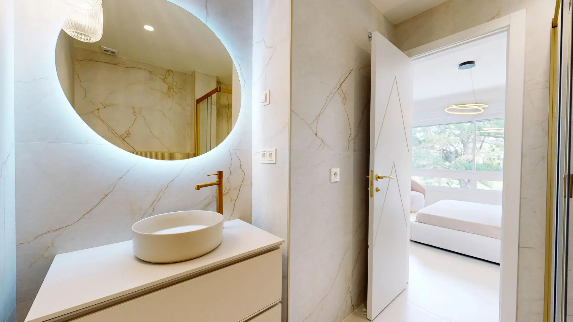 For sale Rio Real apartment with 4 bedrooms