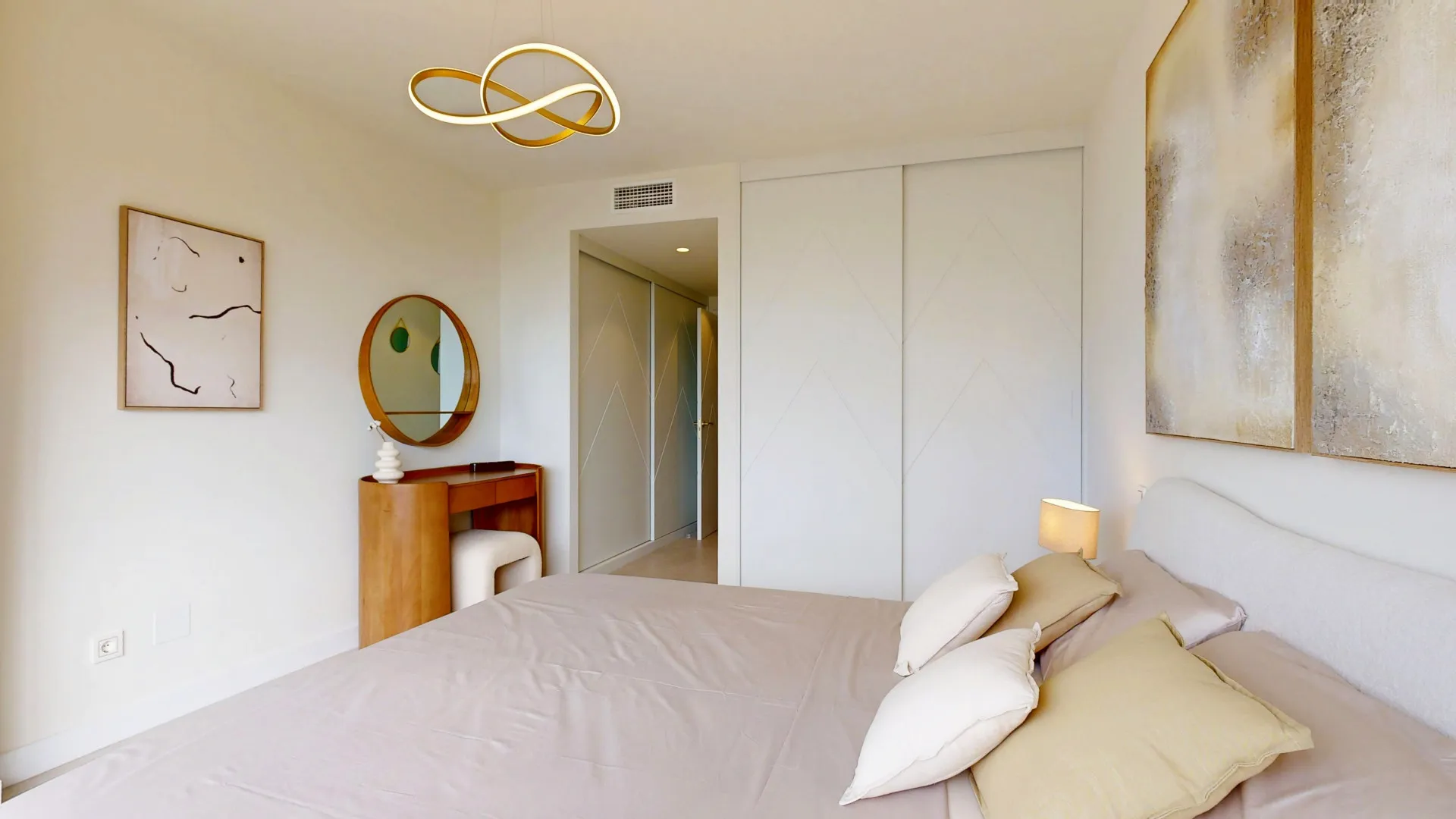 For sale Rio Real apartment with 4 bedrooms