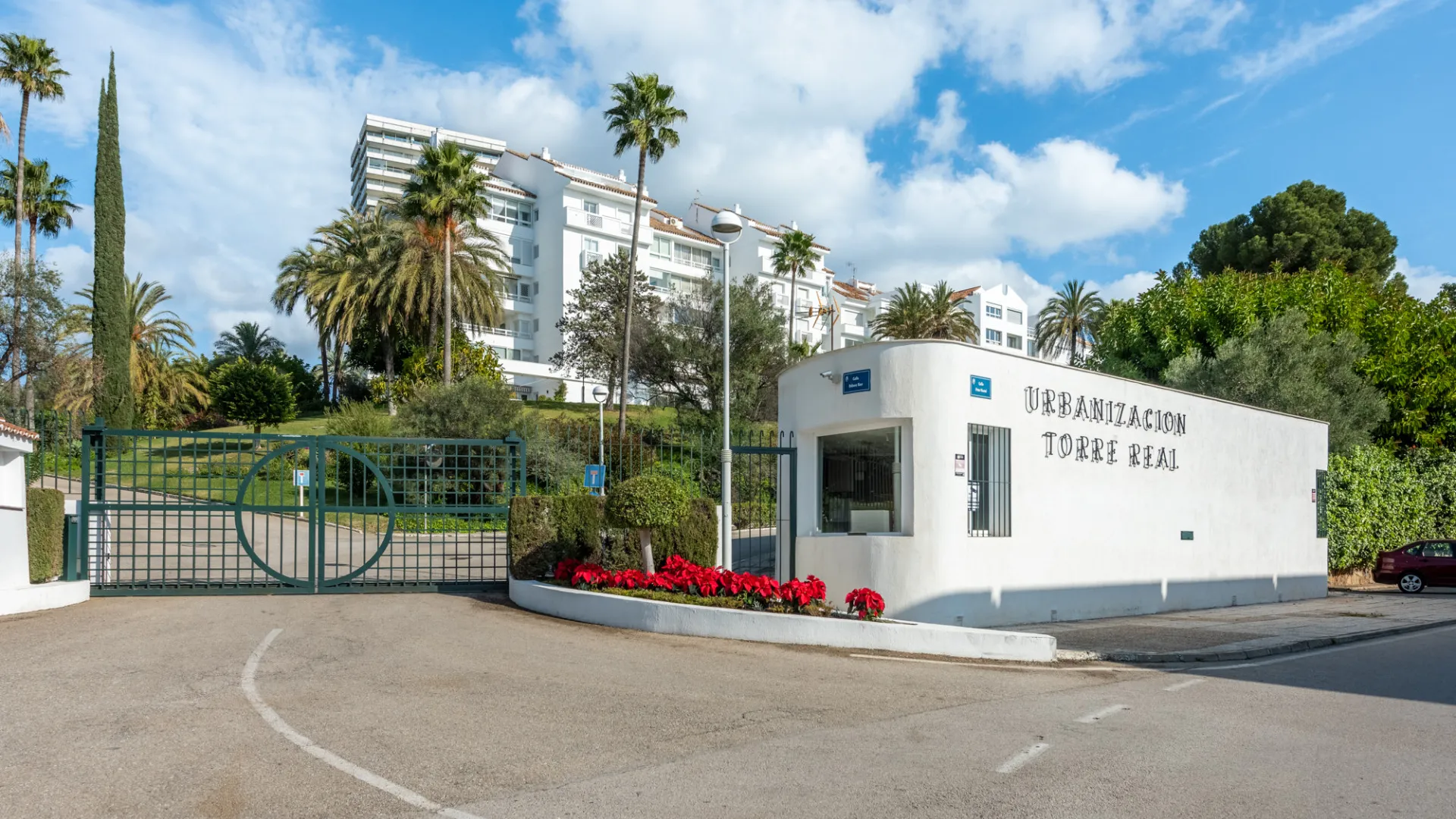 For sale Rio Real apartment with 4 bedrooms