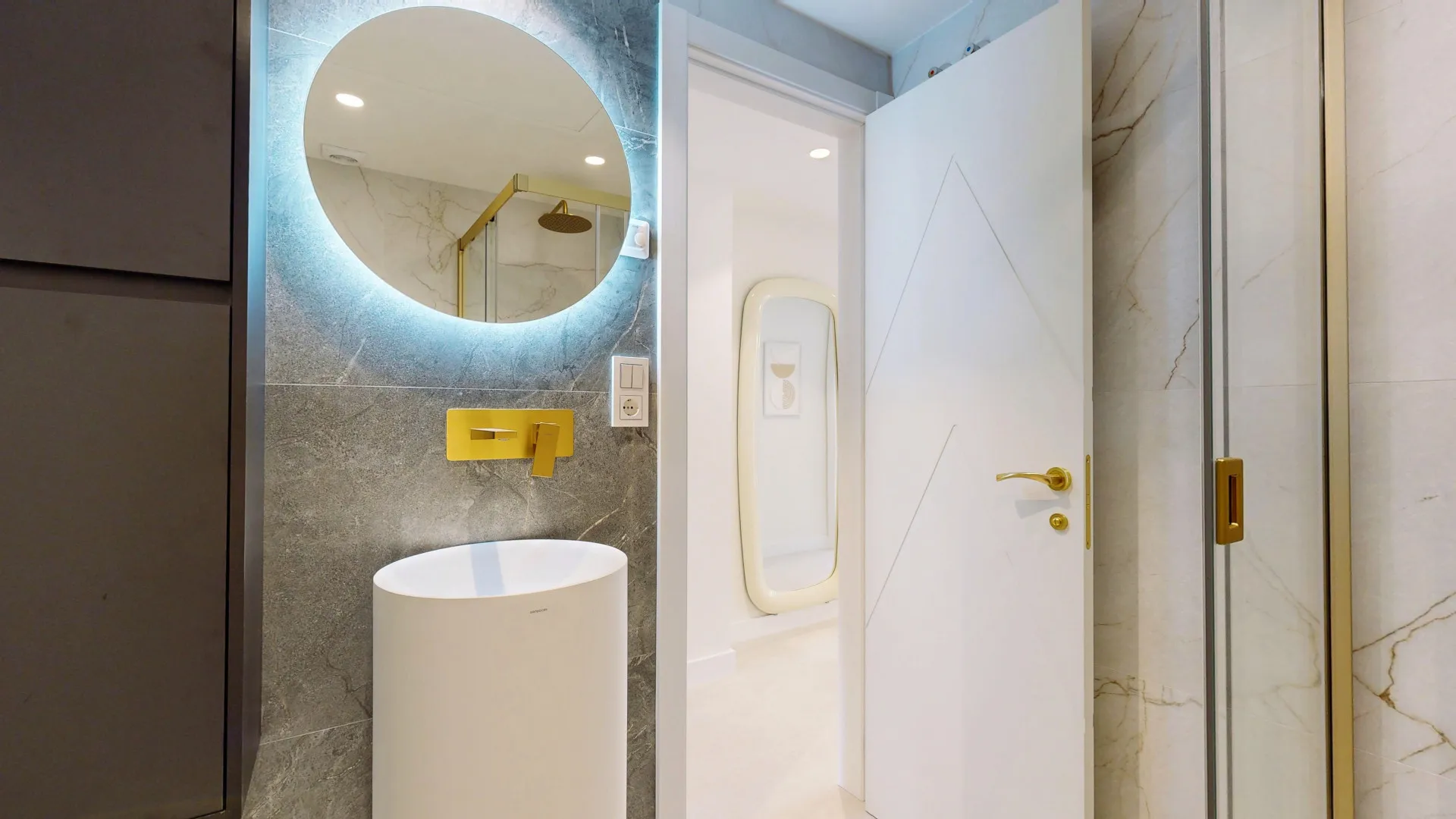 For sale Rio Real apartment with 4 bedrooms