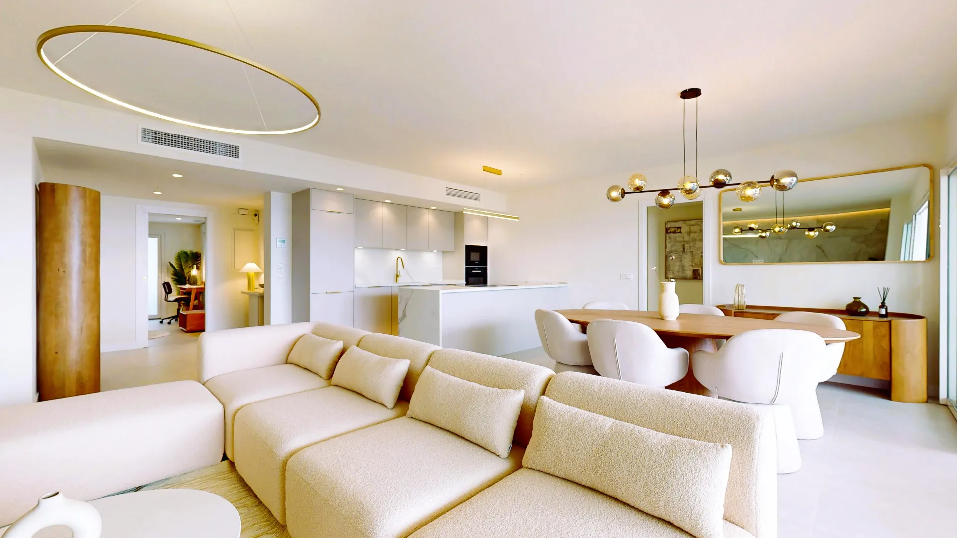 For sale Rio Real apartment with 4 bedrooms