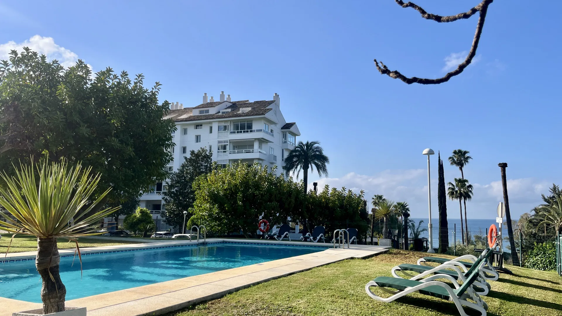 For sale Rio Real apartment with 4 bedrooms