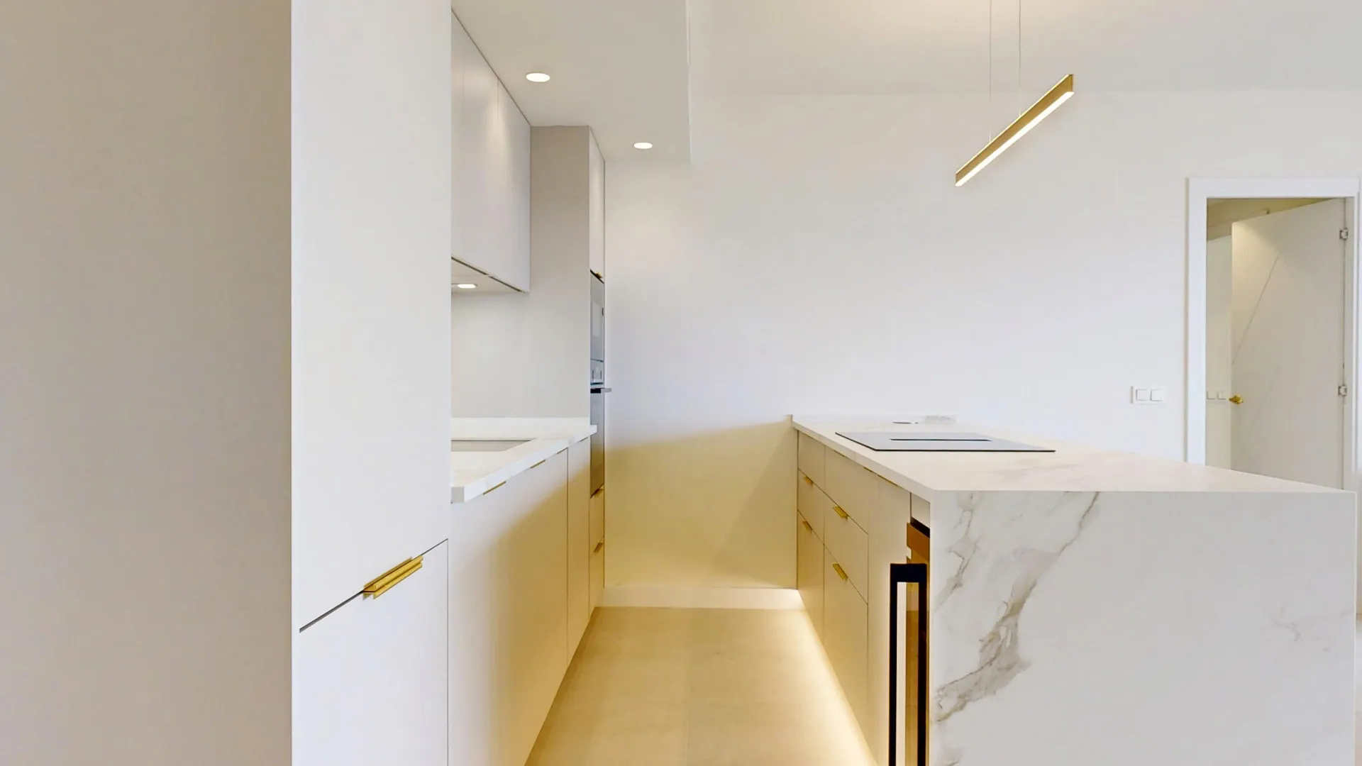 For sale Rio Real apartment with 4 bedrooms