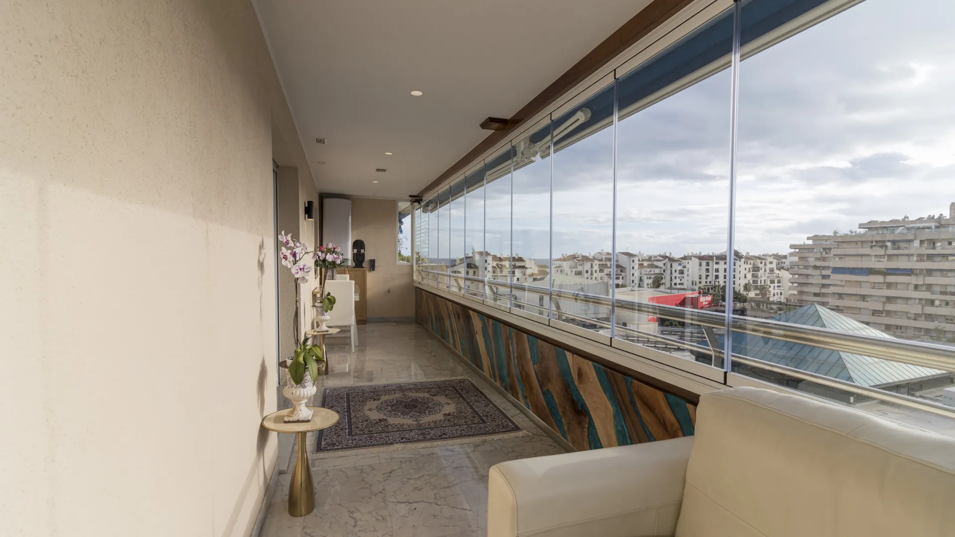 For sale Marina Banus apartment with 2 bedrooms