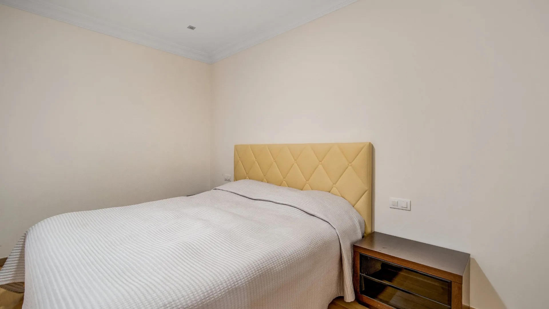 Buy villa with 5 bedrooms in Lomas de Magna Marbella