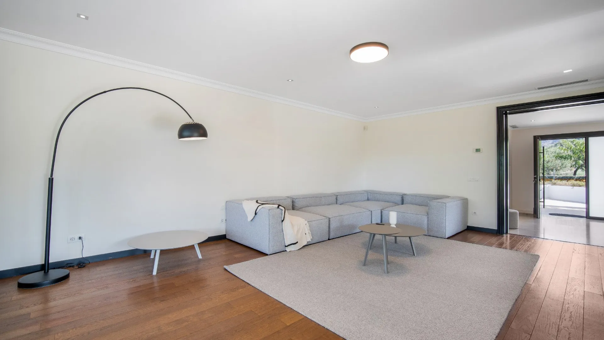 Buy villa with 5 bedrooms in Lomas de Magna Marbella